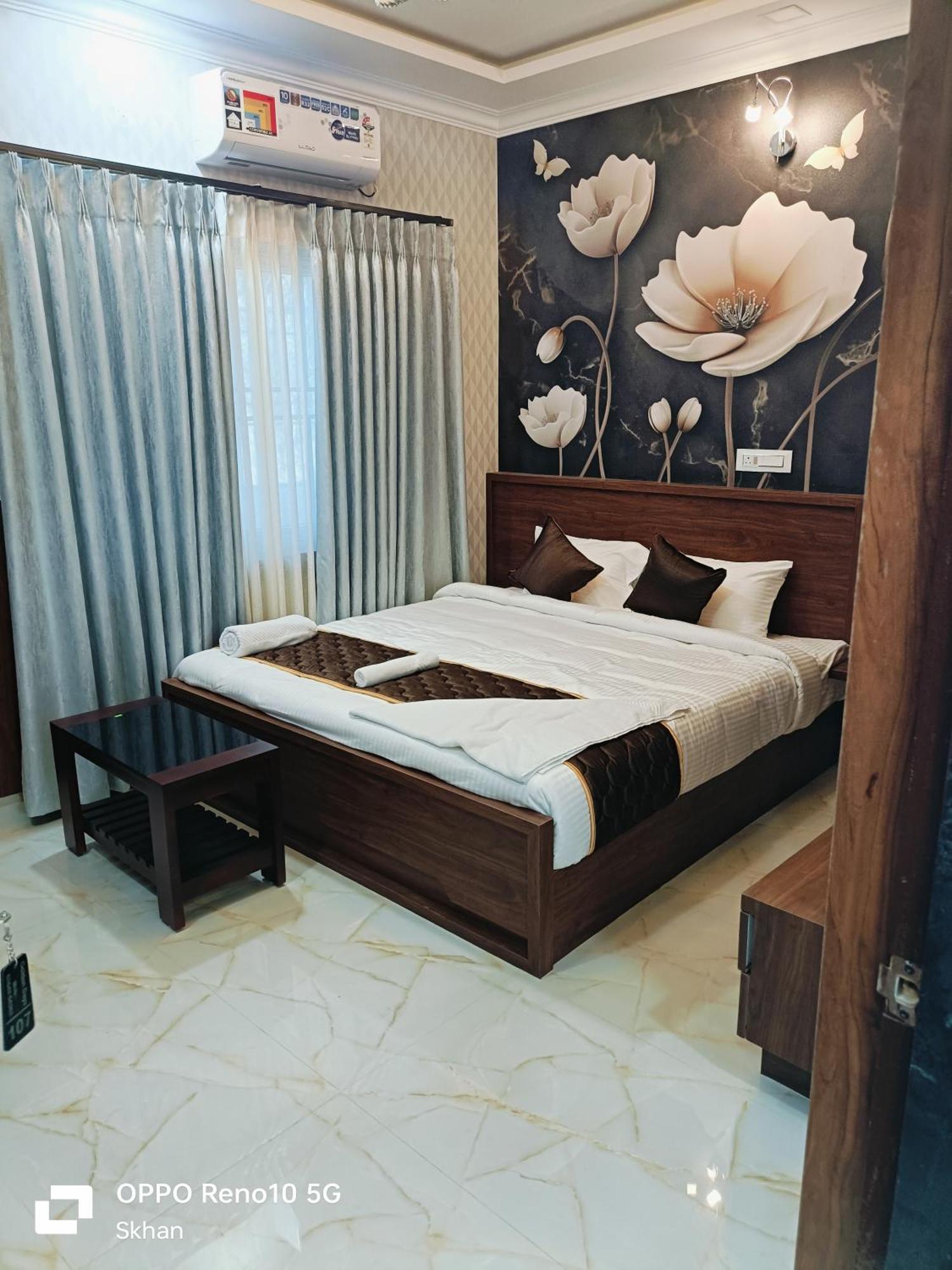 Golden Residency Hotel Kushalnagar Exterior photo